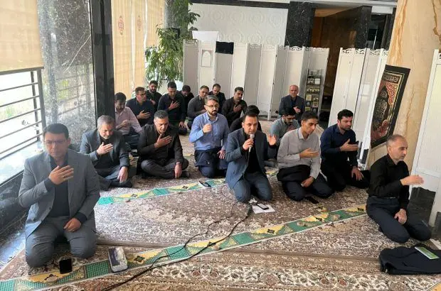 برگزاری مراسم پرفیض زیارت عاشورا و عزاداری سیدالشهدا(ع)، در ساختمان مرکزی مؤسسه اعتباری ملل
