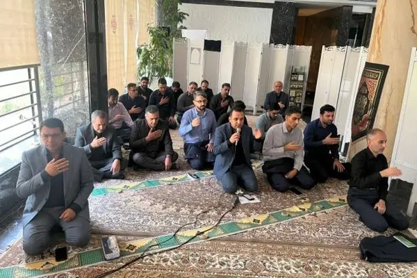 برگزاری مراسم پرفیض زیارت عاشورا و عزاداری سیدالشهدا(ع)، در ساختمان مرکزی مؤسسه اعتباری ملل
