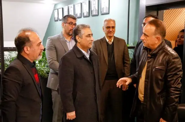 بازدید سر زده مدیرعامل بانک صنعت و معدن از مدیریت استانی و شعبه اصفهان این بانک
