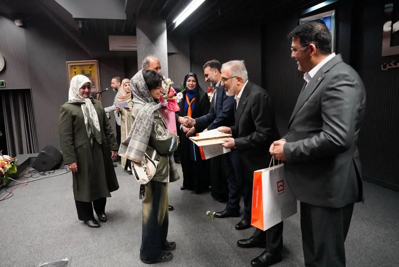 تقدیر از برترین‌های کنکور سراسری خانواده بانک مسکن در آیین گرامیداشت روز زن
