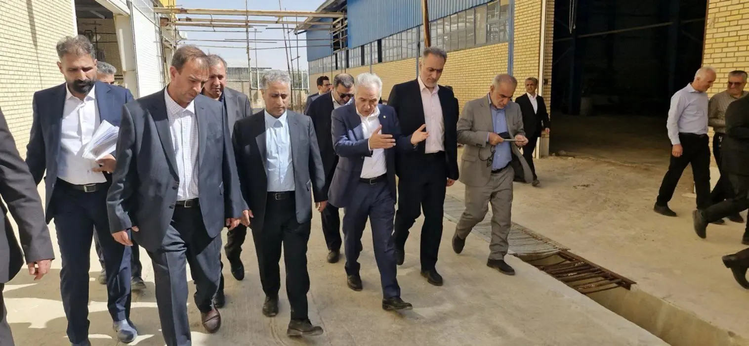 بازدید مدیرعامل بانک صنعت و معدن از ۸ طرح تولیدی در استان فارس
