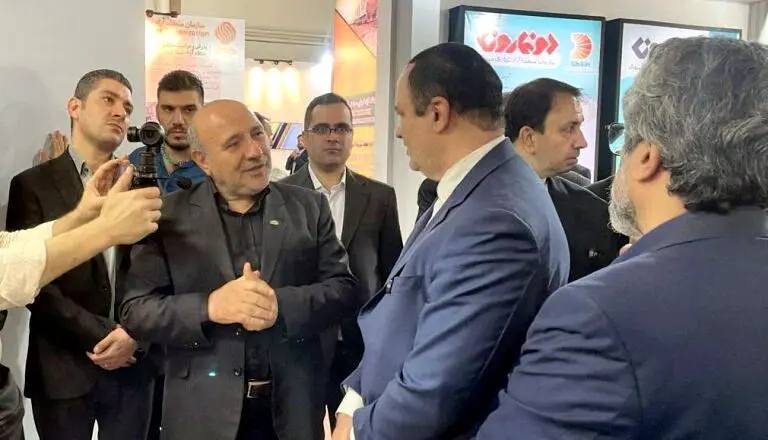 بازدید دبیر شورای عالی مناطق آزاد از غرفه ماکو در ششمین نمایشگاه لجستیک تهران
