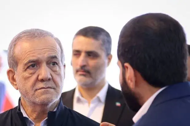 بازدید رئیس‌جمهور از غرفه آریاساسول
