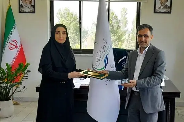  پتروشیمی ارومیه فیروزه ای شد 