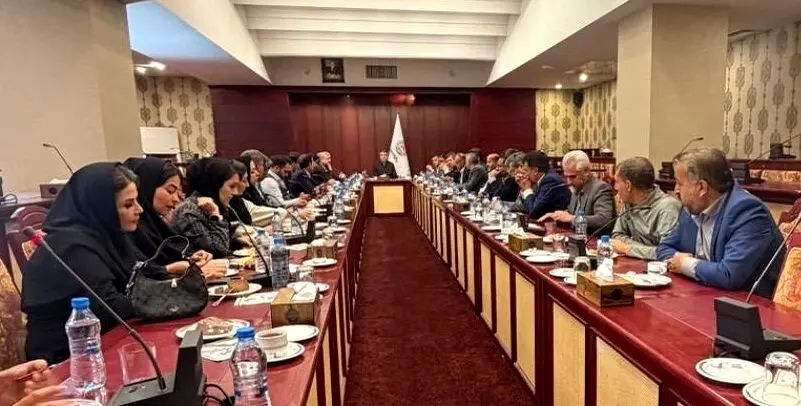 تحول در بیمه ایران با تکیه بر شبکه نمایندگی/بنده نماینده محور هستم
