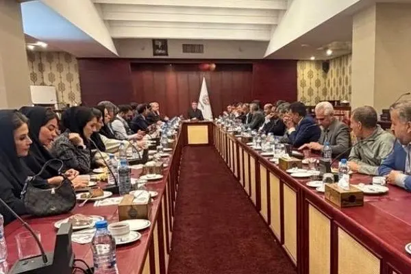 تحول در بیمه ایران با تکیه بر شبکه نمایندگی/بنده نماینده محور هستم
