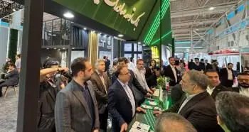 رییس کمیسیون اقتصادی مجلس از غرفه اگزیم بانک ایران در نمایشگاه صنعت مالی بازدید کرد

