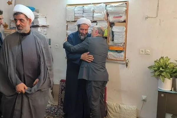 تکریم خانواده های معظم شهدا و ارتقای کیفیت  خدمات درمانی به جامعه ایثارگری وظیفه و افتخار ما است
