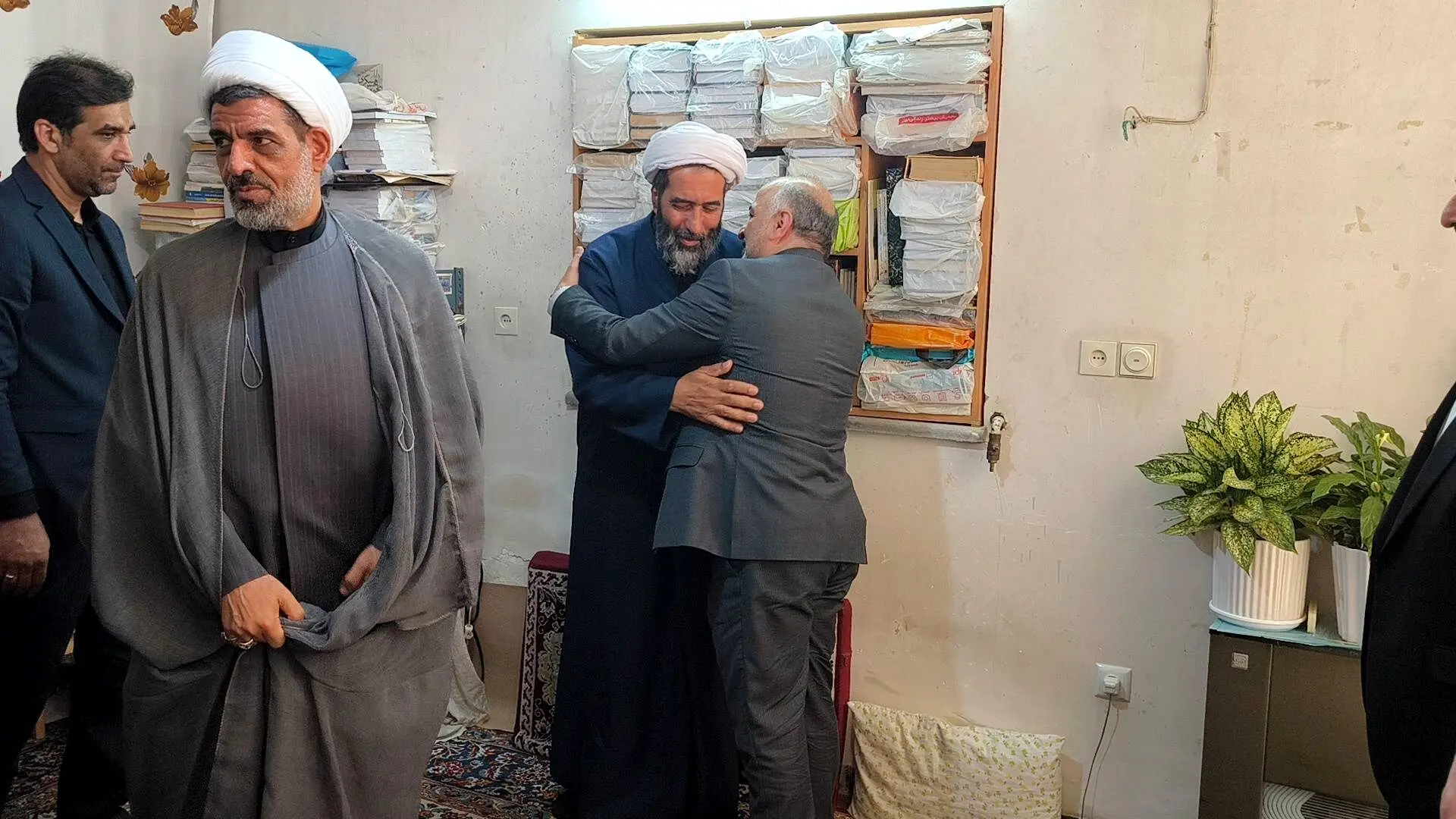 تکریم خانواده های معظم شهدا و ارتقای کیفیت  خدمات درمانی به جامعه ایثارگری وظیفه و افتخار ما است