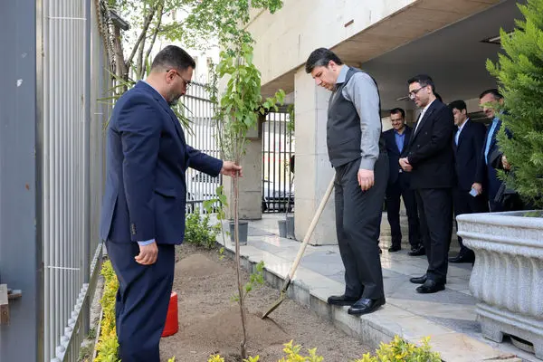 آیین کاشت نهال به یاد قائد شهید ملت و شهدای گرانقدر جنگ رمضان
