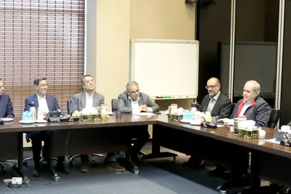 مشارکت راهبردی بانک صادرات ایران در «سازندگی نوین» و «جهاد اقتصادی»؛ تأمین مالی توسعه زیرساخت‌های انرژی با تمرکز بر نیروگاه‌های تجدیدپذیر
