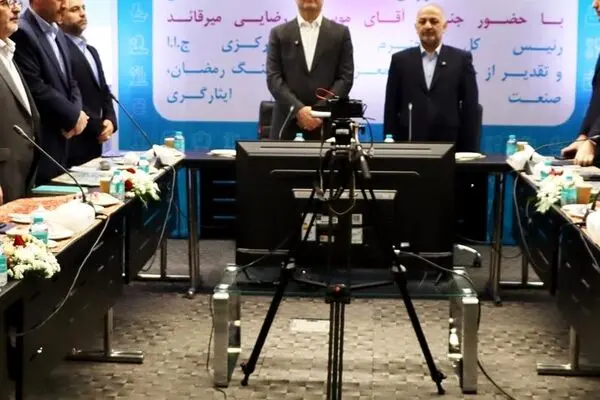  بیمه دی از ارکان خدمت‌رسانی صنعت بیمه به خانواده شهدا و ایثارگران است / تقدیر از خانواده‌های شهدای صنعت بیمه در جنگ رمضان
