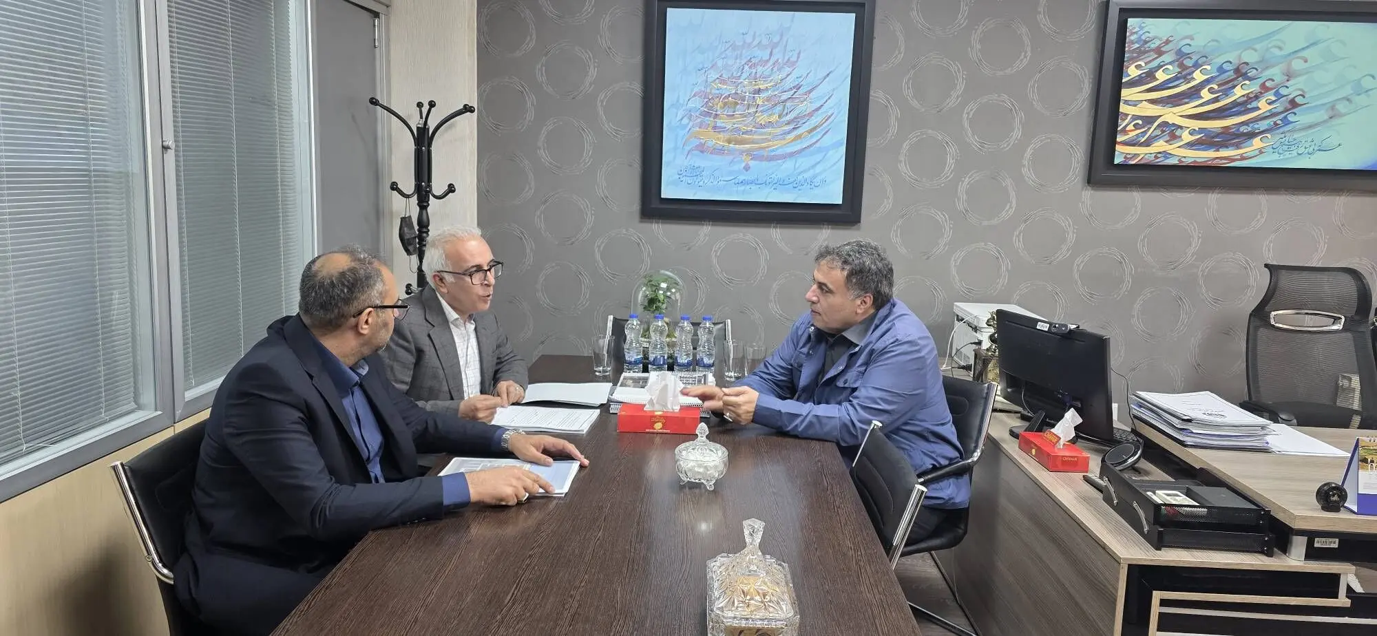 دیدار مشاور ارشد رئیس سازمان بازرسی کل کشور به همراه رئیس هیأت مدیره پست بانک ایران با مدیرعامل صندوق رفاه و تأمین آتیه کارکنان و بازدید از شعبه میرزای شیرازی بانک

