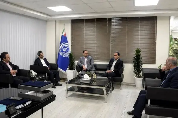 نشست مشترک بیمه تجارت‌نو و مدیریت شعب جنوب تهران بانک تجارت برگزار شد
