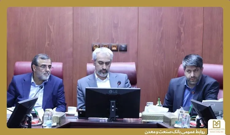 جلسه اصلی شورای هماهنگی بانک های دولتی و نیمه دولتی با حضور وزیر امور اقتصادی و دارایی، معاونین وزارت اقتصاد، مدیران عامل بانک های عضو شورا و تعدادی از مدیران کل وزارت اقتصاد برگزار شد ‌
