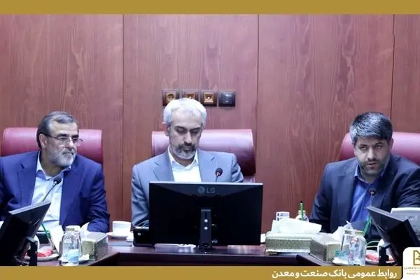جلسه اصلی شورای هماهنگی بانک های دولتی و نیمه دولتی با حضور وزیر امور اقتصادی و دارایی، معاونین وزارت اقتصاد، مدیران عامل بانک های عضو شورا و تعدادی از مدیران کل وزارت اقتصاد برگزار شد ‌
