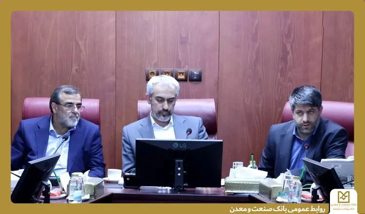 جلسه اصلی شورای هماهنگی بانک های دولتی و نیمه دولتی با حضور وزیر امور اقتصادی و دارایی، معاونین وزارت اقتصاد، مدیران عامل بانک های عضو شورا و تعدادی از مدیران کل وزارت اقتصاد برگزار شد ‌
