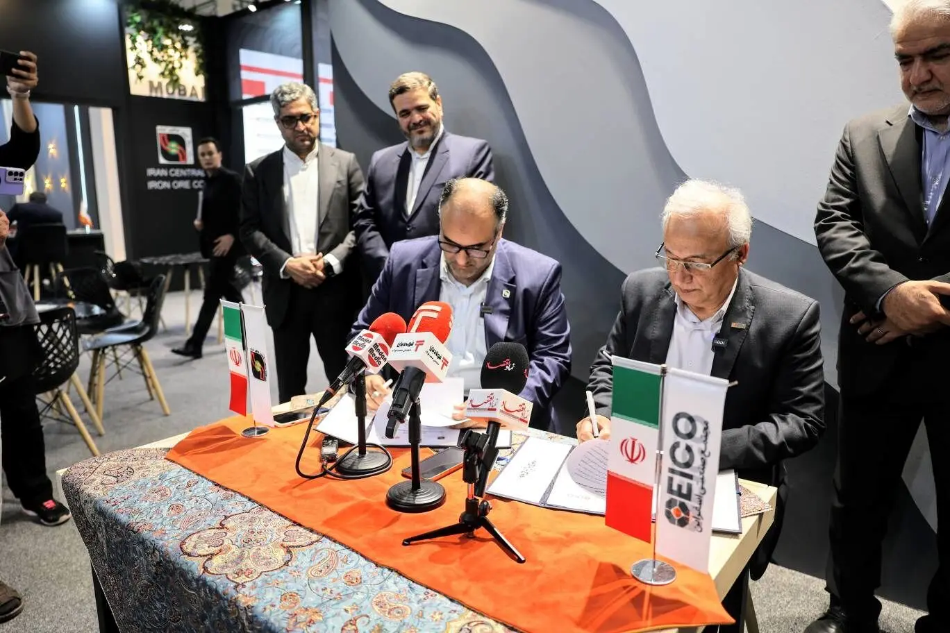 امضای تفاهم نامه داخلی‌سازی تجهیزات صنعتی بین مجتمع اسفراین و سنگ‌آهن مرکزی ایران
