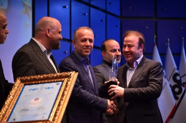 شرکت فولاد هرمزگان برای دومین بار موفق به کسب تندیس بلورین شد
