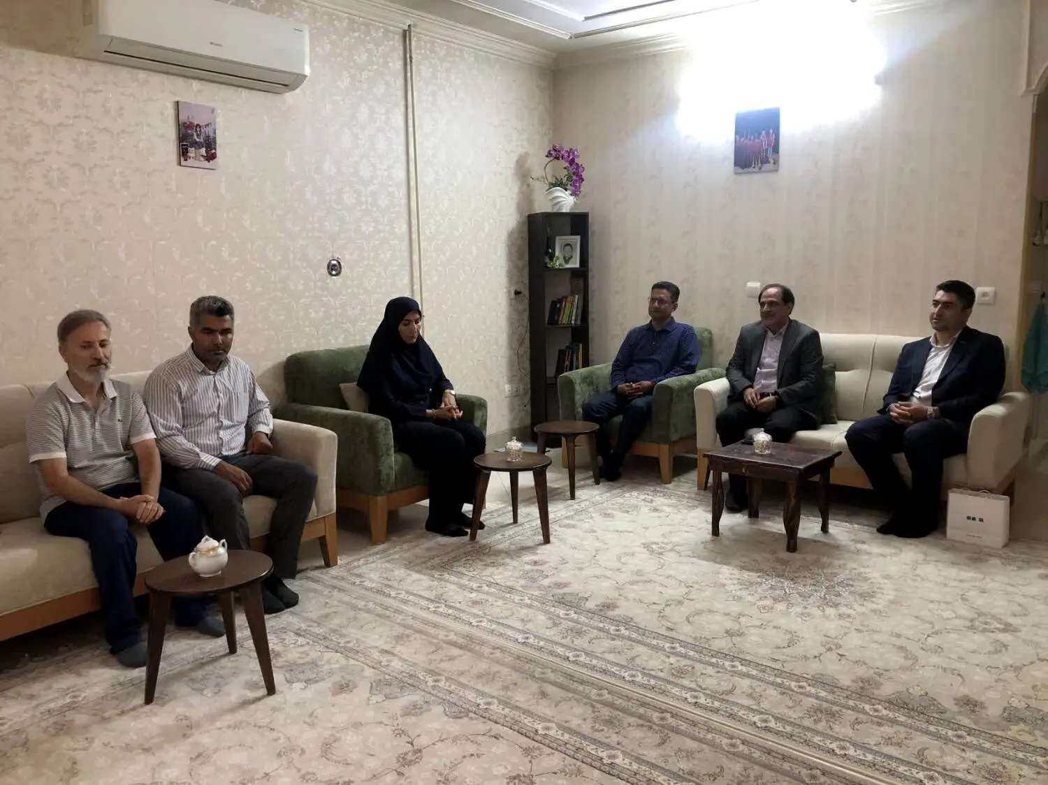 عیادت مدیران بیمه دی از بیمه شدگان‌ و بررسی روند درمان آنها اقدامی قابل تحسین است 