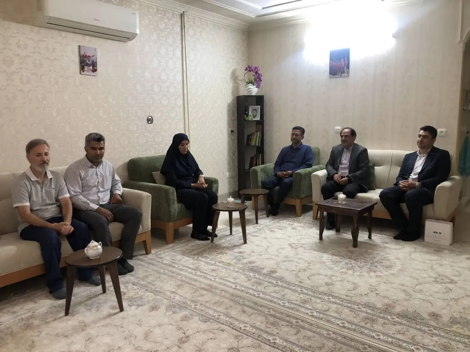 عیادت مدیران بیمه دی از بیمه شدگان‌ و بررسی روند درمان آنها اقدامی قابل تحسین است 