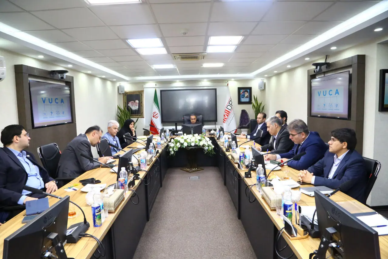 برگزاری نشست راهکارهای نگاهداشت نیروی انسانی در ایمیدرو
