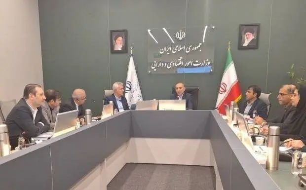 جلسه مشترک مدیر عامل پست بانک ایران با معاون بانک ، بیمه و شرکت های دولتی وزارت امور اقتصادی و دارایی
