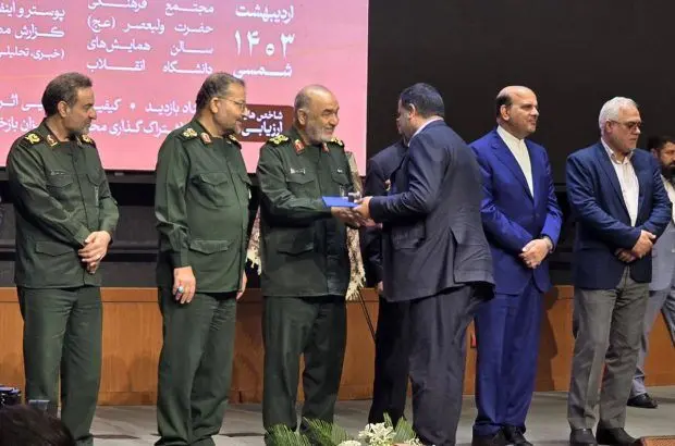 تقدیر فرمانده کل سپاه از مدیرعامل فولاد اکسین
