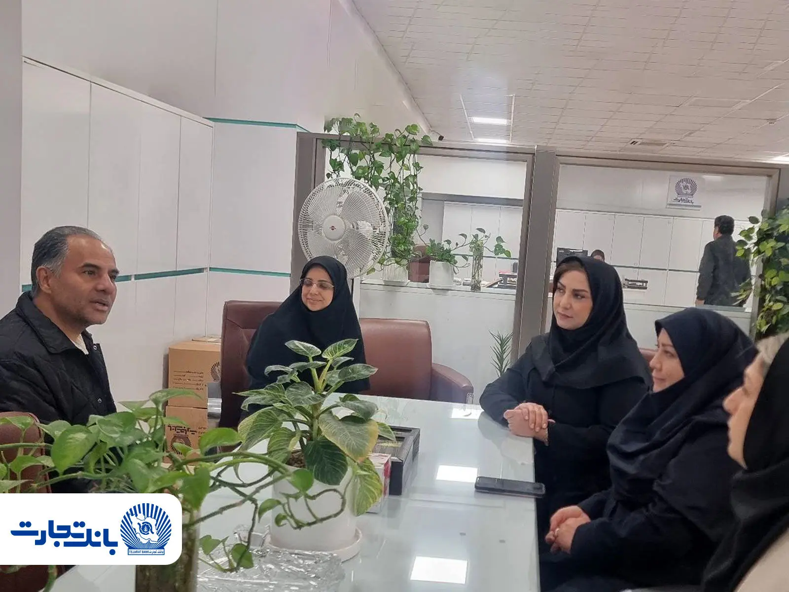 بازدید مدیرعامل بانک تجارت از واحد ارزی اسکان ، خزانه داری ارزی و شعب ولیعصر-مطهری و زرتشت ولیعصر
