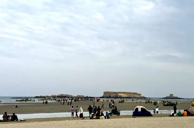 ناجیان غریق قشم به ۴ گردشگر جان بخشیدند
