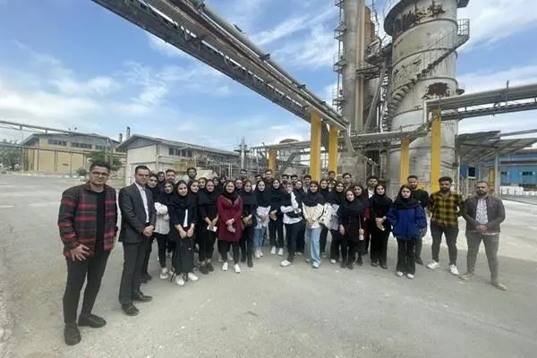 بازدید دانشجویان مهندسی شیمی از واحدهای صنعتی پتروشیمی ارومیه

