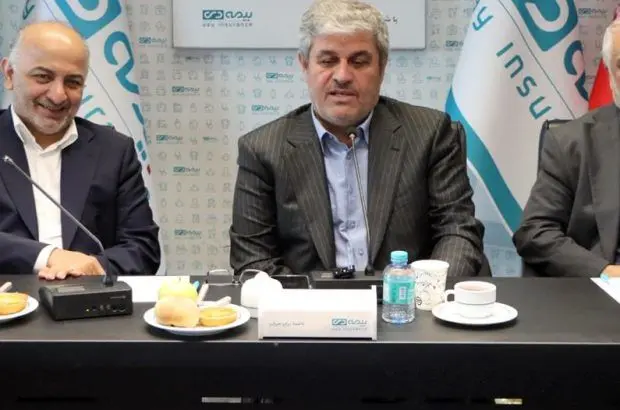 بیمه دی در کنار خدمت به خانواده ایثارگران، الگویی موفق برای صنعت بیمه کشور است