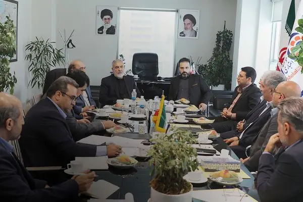 بررسی نتایج عملکرد شعب با حضور رئیس هیئت‌ مدیره: تأکید بر بهبود خدمات و تحقق اهداف استراتژیک
