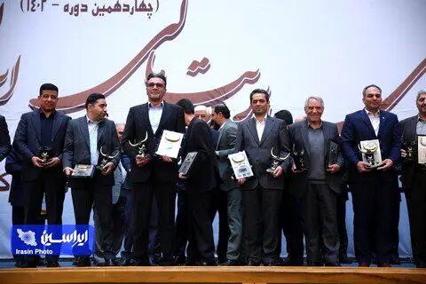 تندیس زرین جایزه ملی مدیریت مالی ایران به شرکت فولاد مبارکه رسید
