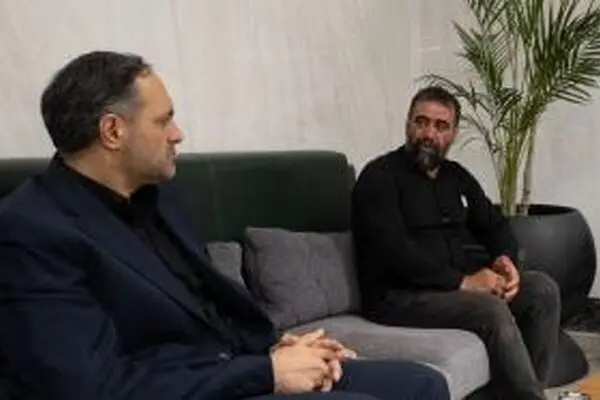 دیدار سرپرست بانک توسعه صادرات ایران با خانواده شهید علی خان‌بیگی