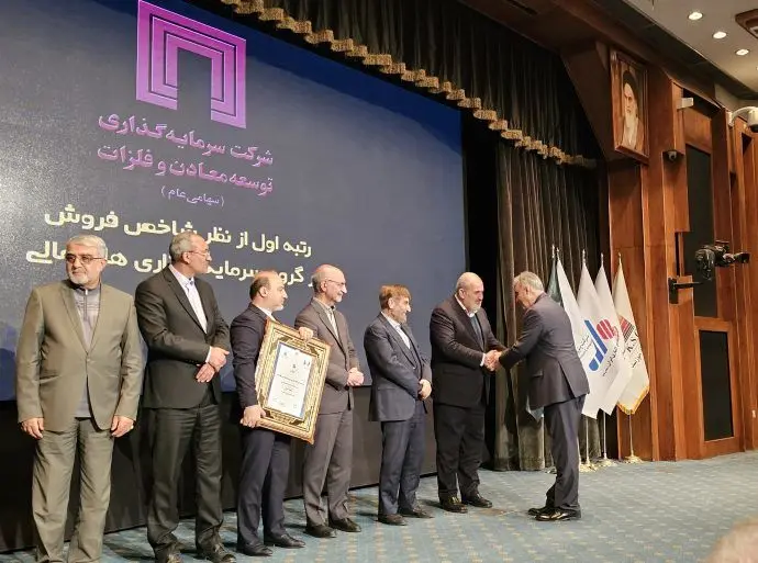 درخشش «ومعادن» در رتبه بندی صد شرکت برتر ایران/ رتبه نخست شاخص فروش به «ومعادن» رسید
