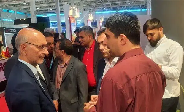 حضور رئیس هیات عامل ایمیدرو در غرفه شرکت سنگ آهن مرکزی ایران