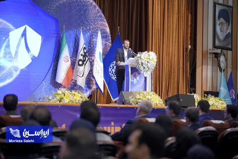 فولادمبارکه سال گذشته به اندازه نیمی از بودجه دانش‌بنیان‌ها در کشور سرمایه‌گذاری خطر پذیر داشت / فاصله زیادی تا جایگزینی اقتصاد فولادی با اقتصاد نفتی نداریم
