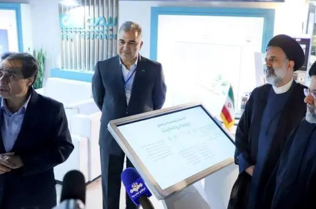 بازدید رییس جمهور از غرفه بیمه دی
