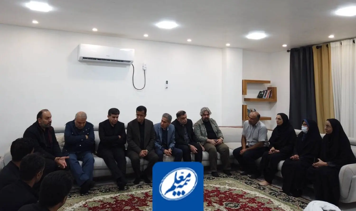 دیدار مدیرعامل بیمه معلم با خانواده شهدای دانش‌آموز در میناب
