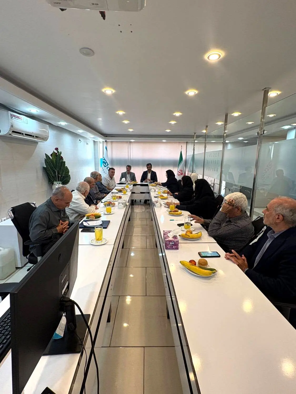 برگزاری نشست روسای کانون ها و نمایندگان صندوق بازنشستگی کشوری  قم با بیمه دی