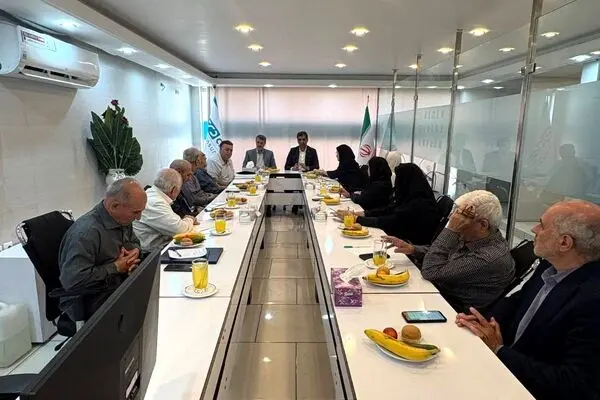 برگزاری نشست روسای کانون ها و نمایندگان صندوق بازنشستگی کشوری  قم با بیمه دی