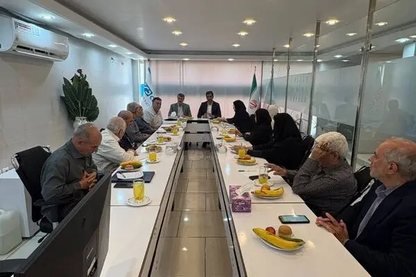 برگزاری نشست روسای کانون ها و نمایندگان صندوق بازنشستگی کشوری  قم با بیمه دی