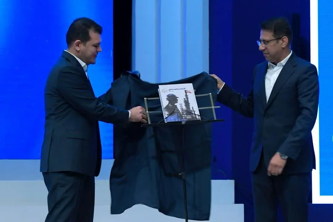 کتاب «کارنامه ساخت داخل» رونمایی شد/ روند روبه‌رشد داخلی‌سازی در هلدینگ خلیج‌فارس/ داخلی‌سازی بیش از ۱۳ هزار قطعه در ۳ سال گذشته
