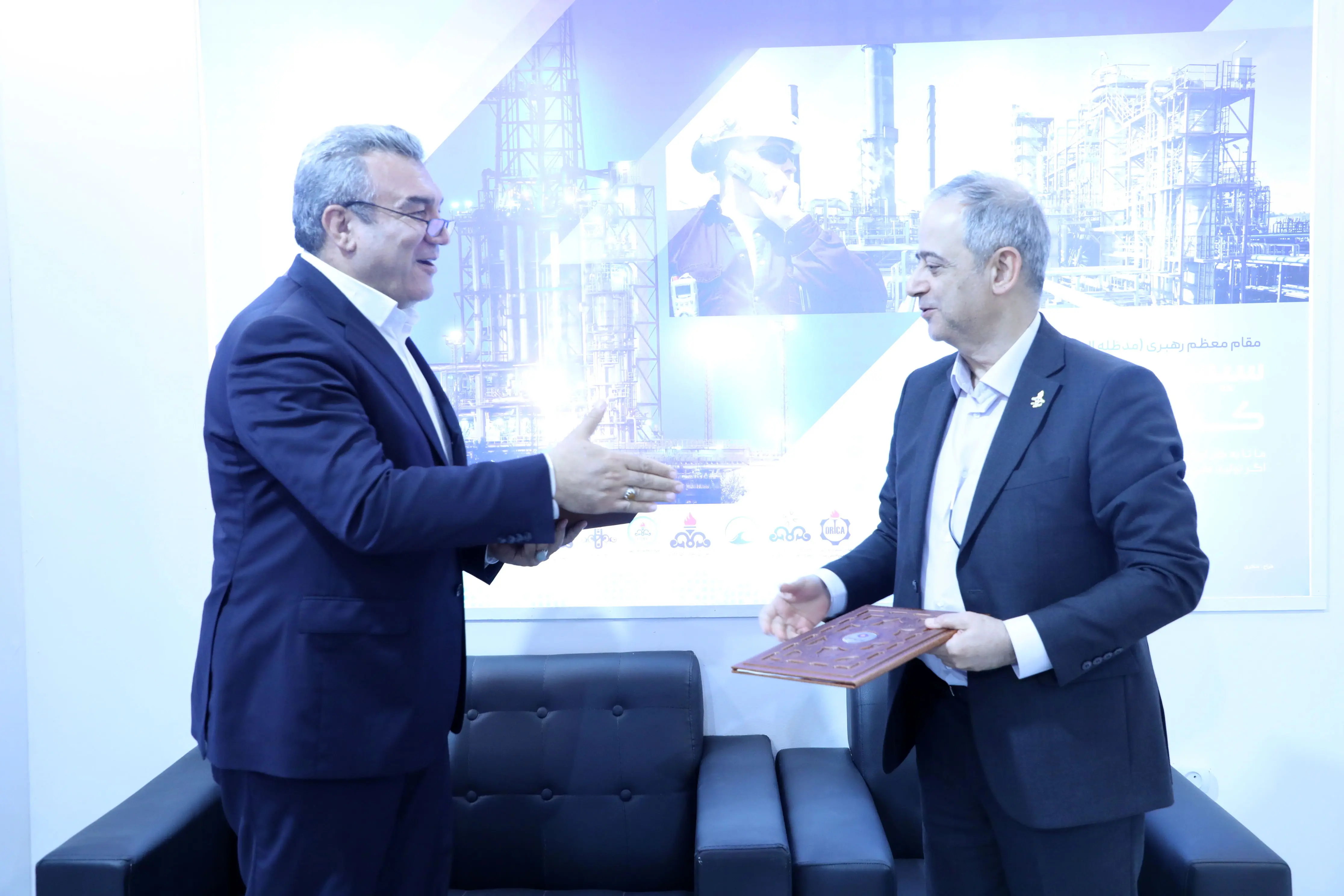 امضای تفاهم‌نامه همکاری میان بانک سینا و شرکت نفت لاوان
