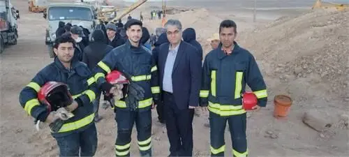اعزام تیم آتش نشانی شرکت پتروشیمی لردگان به محل حادثه در بروجن
