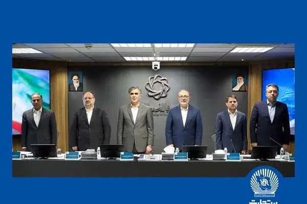 رونمایی از طرح پیش‌فروش ارز صادراتی برای اولین بار در بانک تجارت کلید خورد