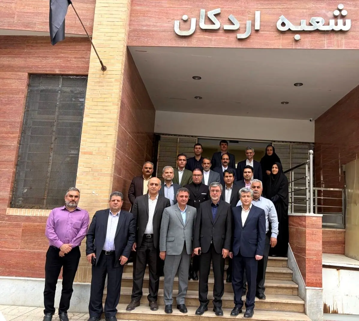 دو شاخص اساسی موفقیت سازمان رضایت کارکنان و رضایت مشتریان است
