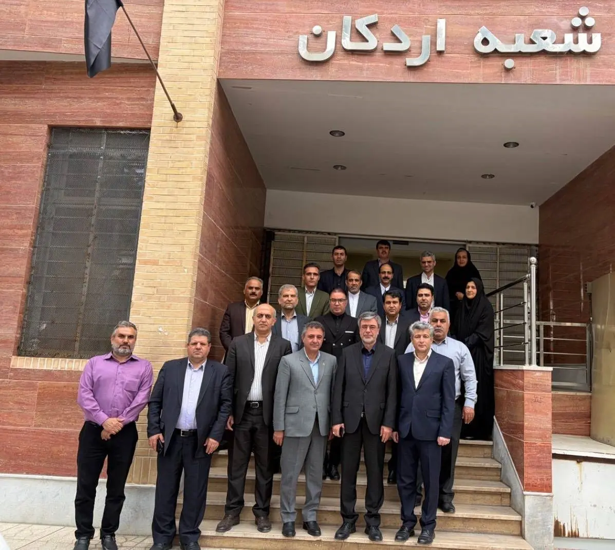 دو شاخص اساسی موفقیت سازمان رضایت کارکنان و رضایت مشتریان است
