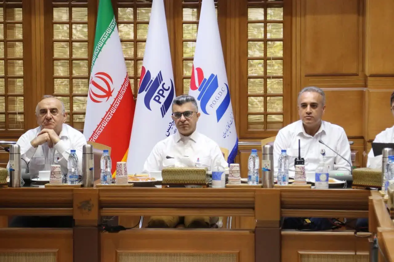 تقدیر از ایثارگران پتروشیمی پردیس/ از سنگر دفاع تا سنگر تولید
